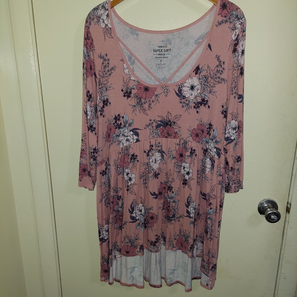 Torrid size 3 super soft knit high low top